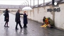 La Merkel partecipa a una cerimonia per la liberazione del campo di Dachau