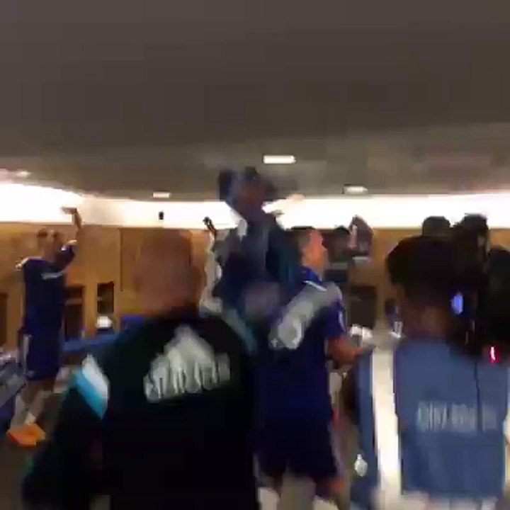 إحتفالات لاعبو تشيلسي عقب التتويج بالدوري