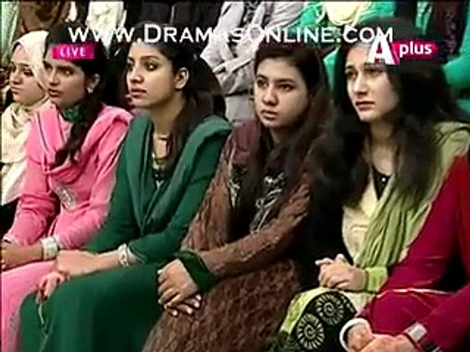 Actress Noor Can't Control Her Emotions And Cried In Live Show