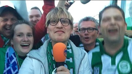 Bram Douwes tussen enthousiaste supporters - RTV Noord