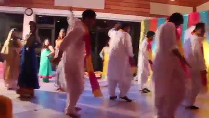 Me karu To Sala Character Dhila Dheela Hai Wedding Dance