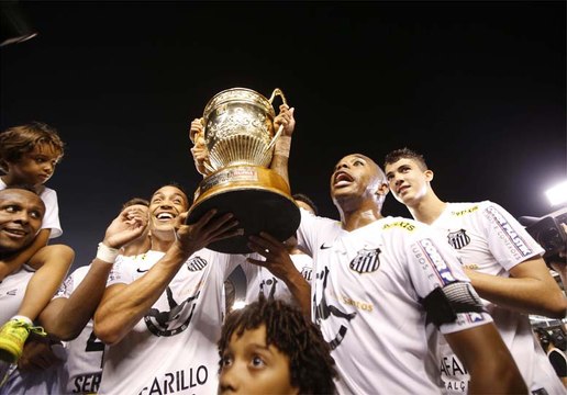 Em jogo emocionante, Santos bate Palmeiras nos pênaltis e é campeão