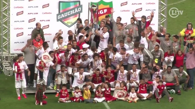 Inter vence Grêmio em casa e é campeão gaúcho