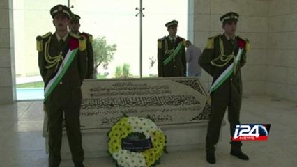 كارتر يحث الفلسطينيين على المصالحة وإجراء انتخابات تشريعية جديدة