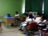 Alumnos de secundaria leyendo la Bruja Yaqui