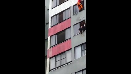 Brazilian Firefighter Saves Suicidal Woman With A Swift Kick! | justpak.com