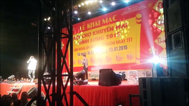 Kelvin Huy Khánh gọi điện cho Khởi My ngay trên sân khấu