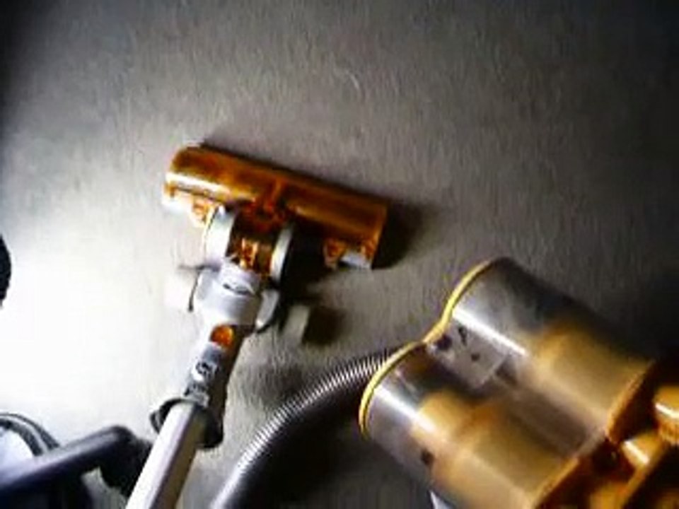 Dyson vacuums don't work.