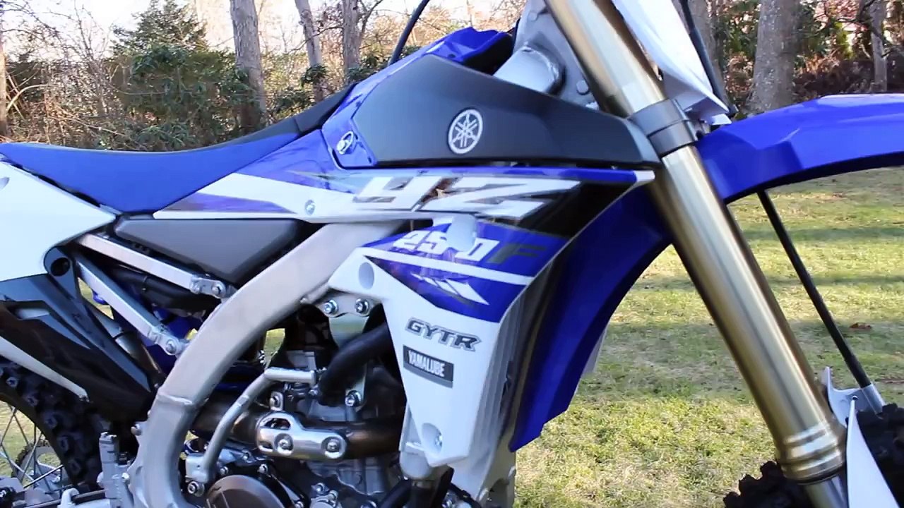 Yamaha 2015 yz250f (Start up and walk around)