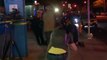 Un policier de Baltimore asperge un jeune avec une lacrymo pendant les émeutes