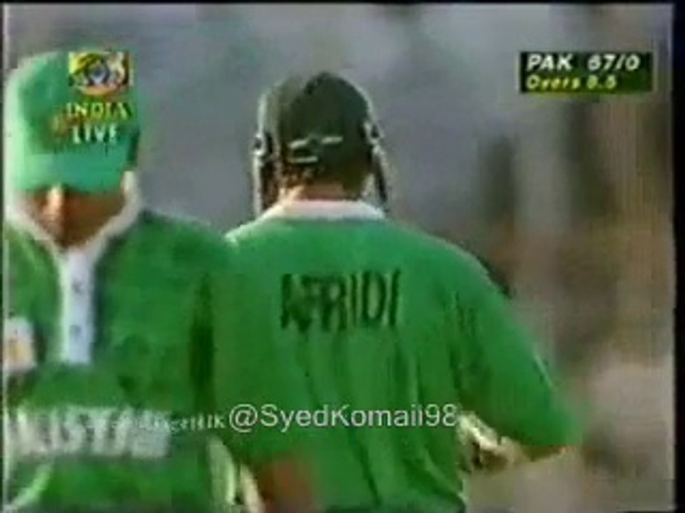 Smoking 6s of Young Shahid Afridi  Vs Chaminda Vaas