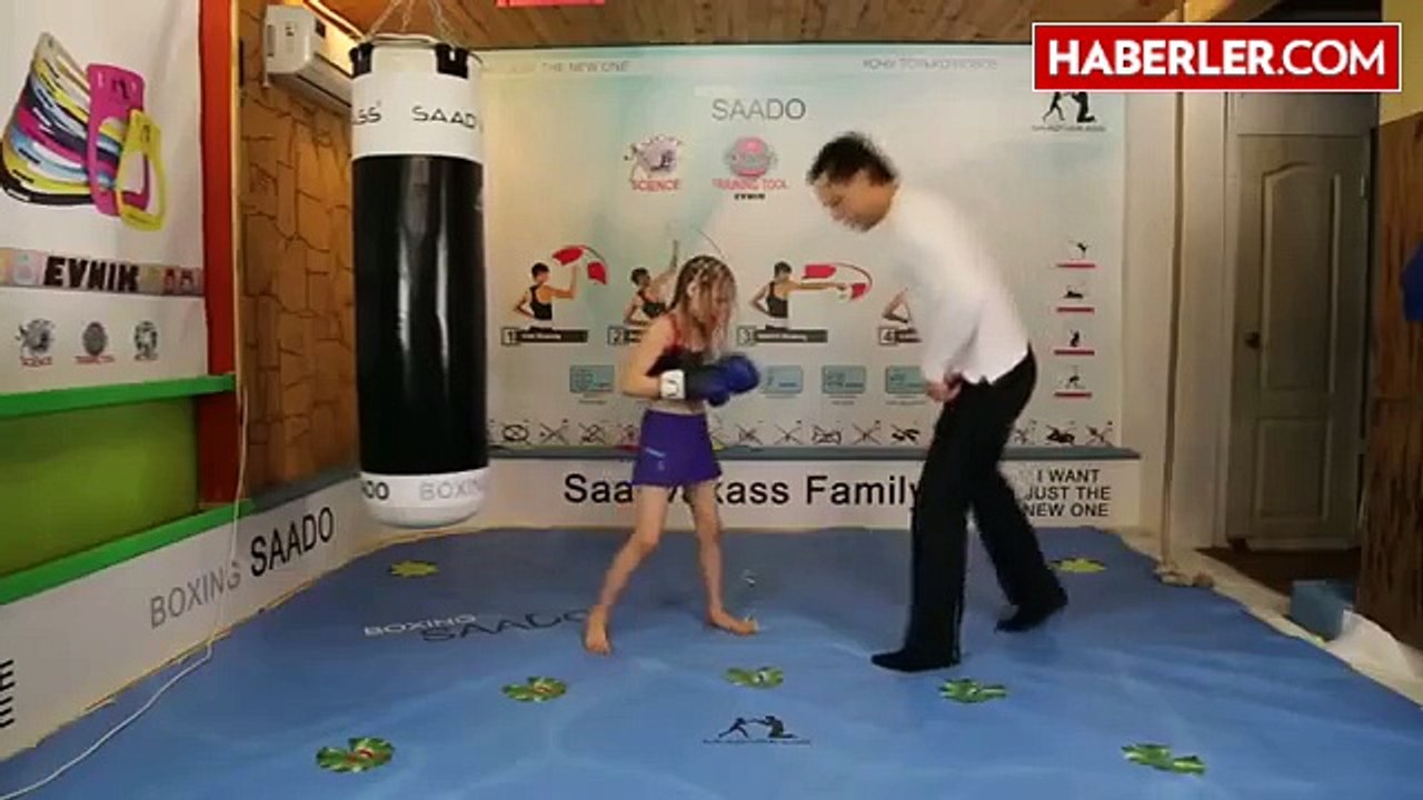 8 Yaşındaki Boksör Kızın Antrenmanı Sosyal Medyayı Salladı