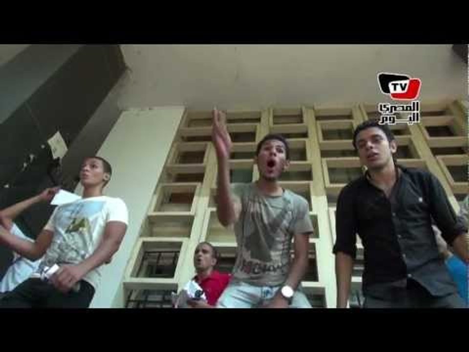 طلاب «ثانوية الخارج» يعتصمون أمام «التعليم العالي»