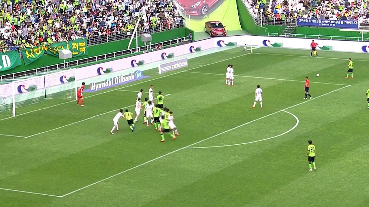 Piękny strzał Leonardo z rzutu wolnego