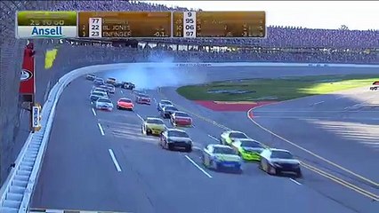 Accident de voiture violent pendant une course - Talladega 2015