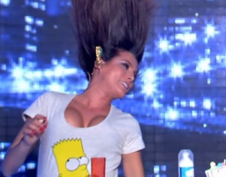 Karine Ferri et son décolleté torride - ZAPPING PEOPLE DU 04/05/2015