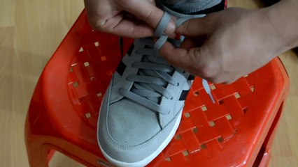 Life hack: Tie a shoelace in 2 seconds