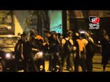 متظاهرو السفارة السورية يحطمون سيارة شرطة
