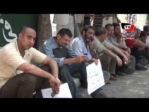 المعلمون يقطعون «قصر العيني» للمطالبة بـ«الكادر»