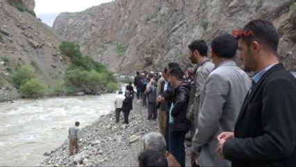 Hakkari'de Araç Zap Suyu'na Uçtu: 5 Kayıp