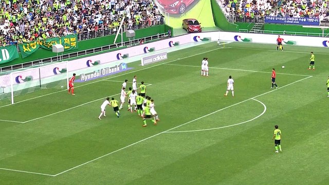 Corée - Leonardo marque un superbe coup-franc dans un angle improbable