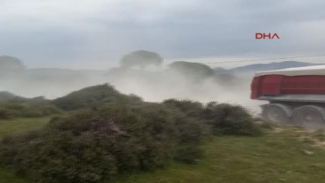 Milas Maden Kamyonlarından Bıkan Köylüler Yol Kesti