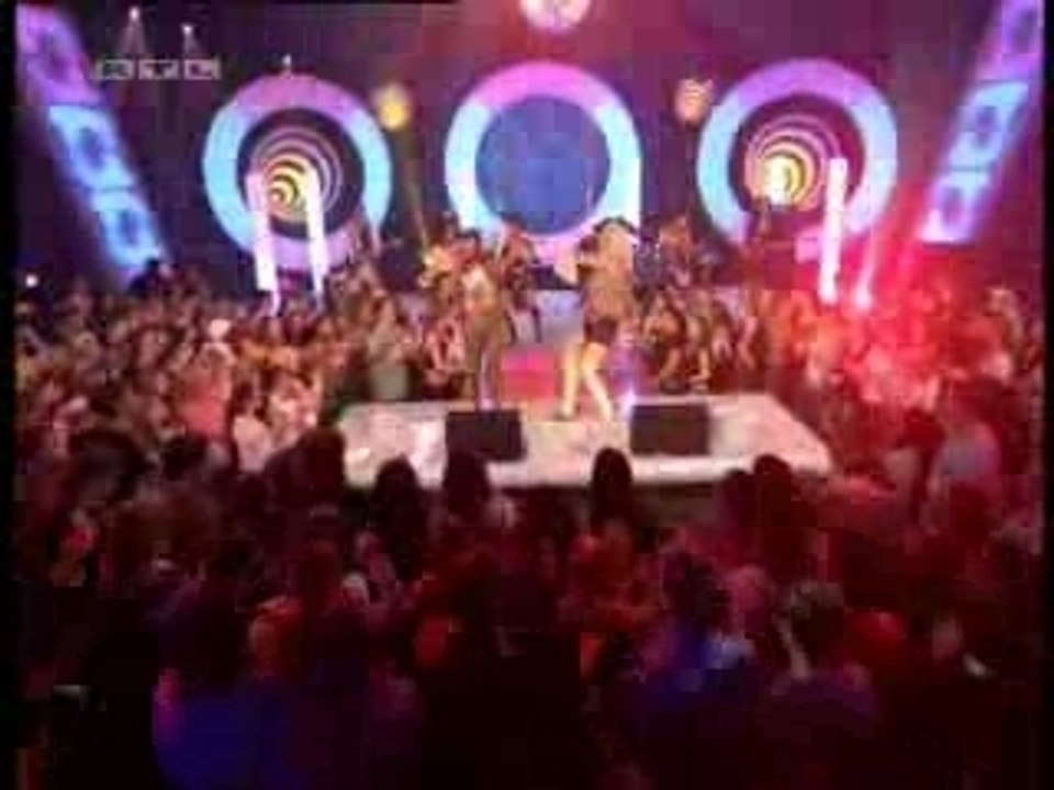 Gwen Stefani  ft Eve - Rich Girl on TOTP