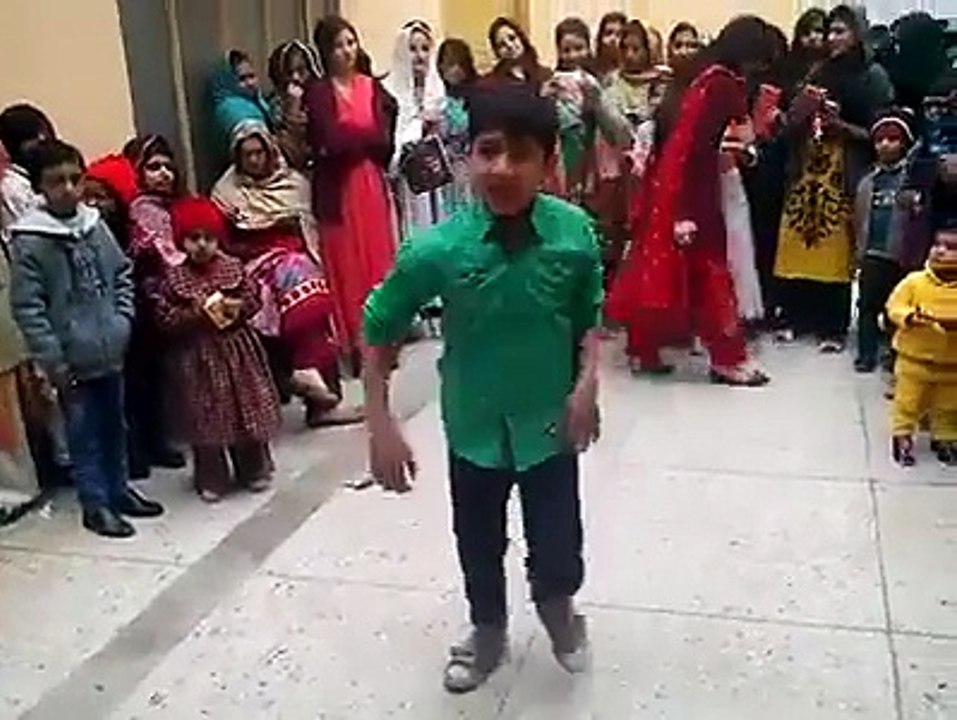 Watch this baby that have very great tricks of dance at little