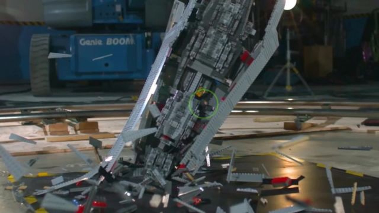 Battle Damage - Giant Star Wars LEGO Super Star Destroyer Shattered