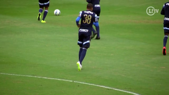 Após seis meses, atacante Leandro volta a treinar no Palmeiras