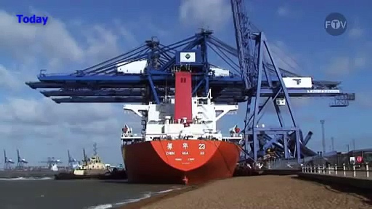 Cranes Wreckage After Crash & Collapse at Port of Felixstowe