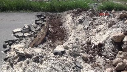 Adıyaman Arazisinden Geçtiğini İddia Ettiği Yolu Ulaşıma Kapattı