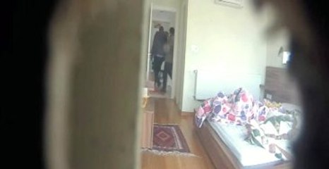 Evinde Kaybolan Ziynet Eşyalarını Çalanı Gizli Kamerayla Yakalattı