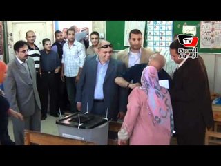 «شفيق» يصوت وسط حراسة مشددة