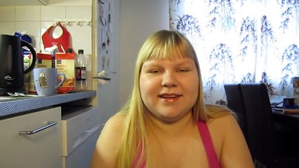 Rubbing oil to my huge pregnant belly weeks 38+3