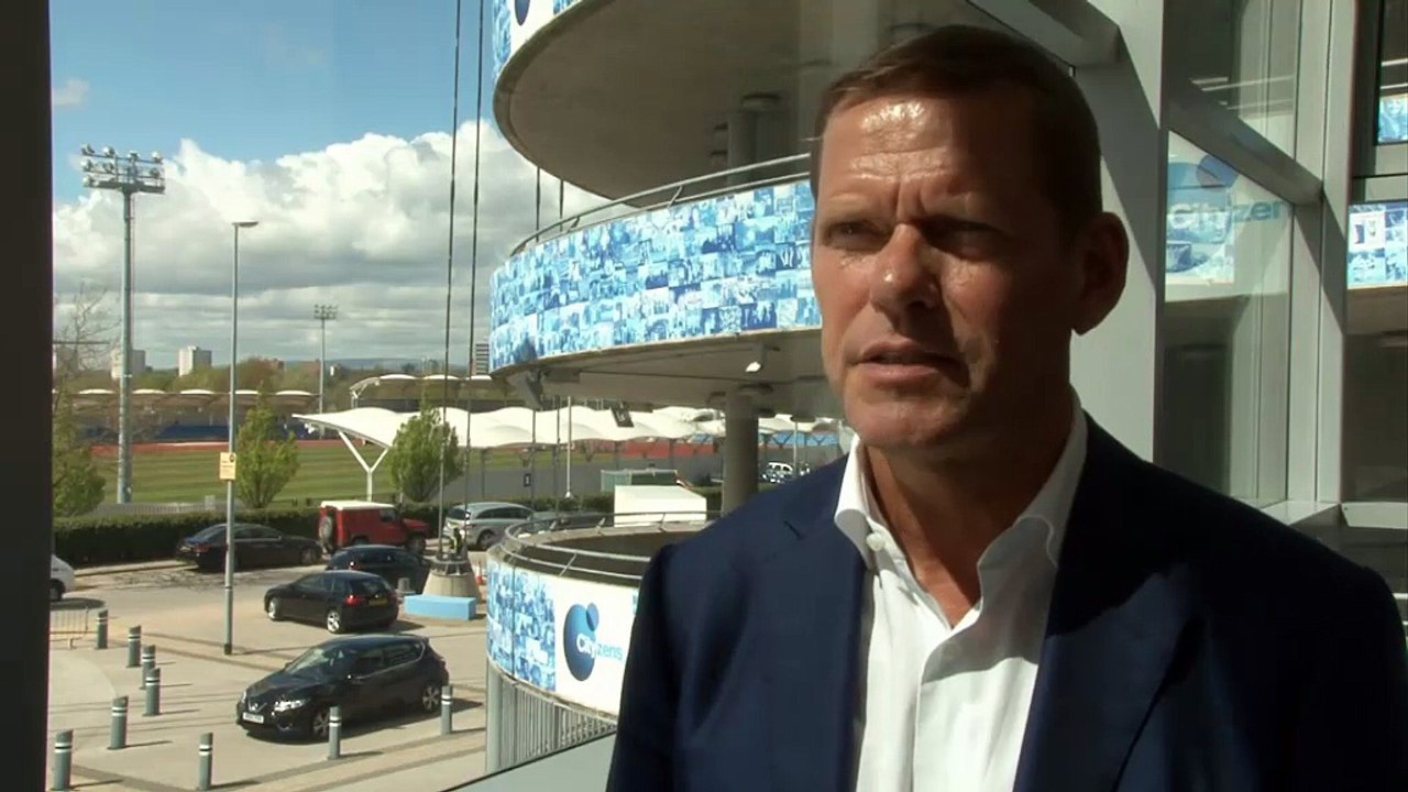 Arnesen: United mit Louis van Gaal zum Titel