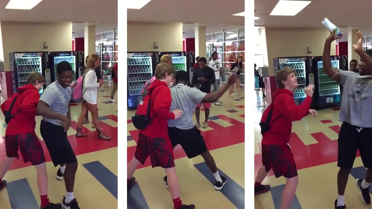 Une prof se prend une bouteille en pleine tête