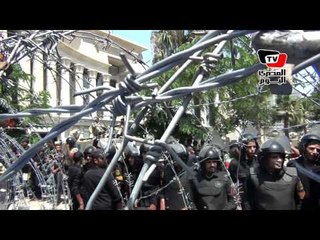 القوى الثورية تحاصر «الدستورية» للمطالبة بتطبيق العزل