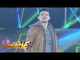 Rayver Cruz shows off his dance moves on It's Showtime