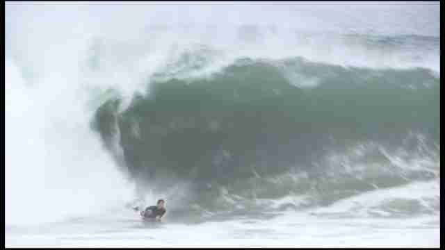 Olas de 6 metros para los surfistas de Los Ángeles