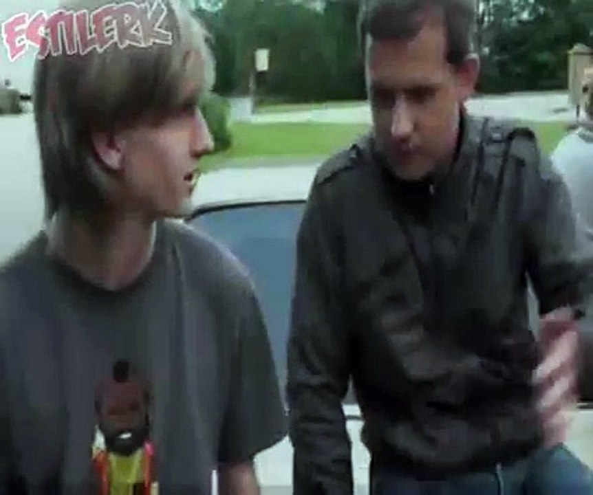 THUG LIFE : Il se fait Voler sa Voiture par une ... Mamie