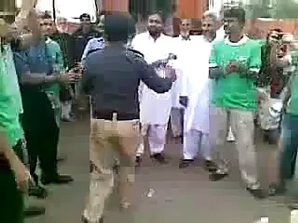 Pakistan Police Dancemp4 pakistan funny video dance babay?syndication=228326