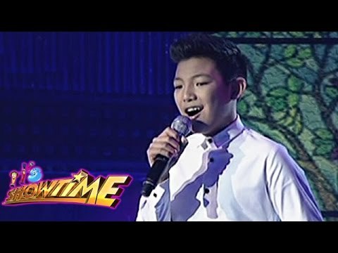 Darren sings Keep Holding On on It's Showtime