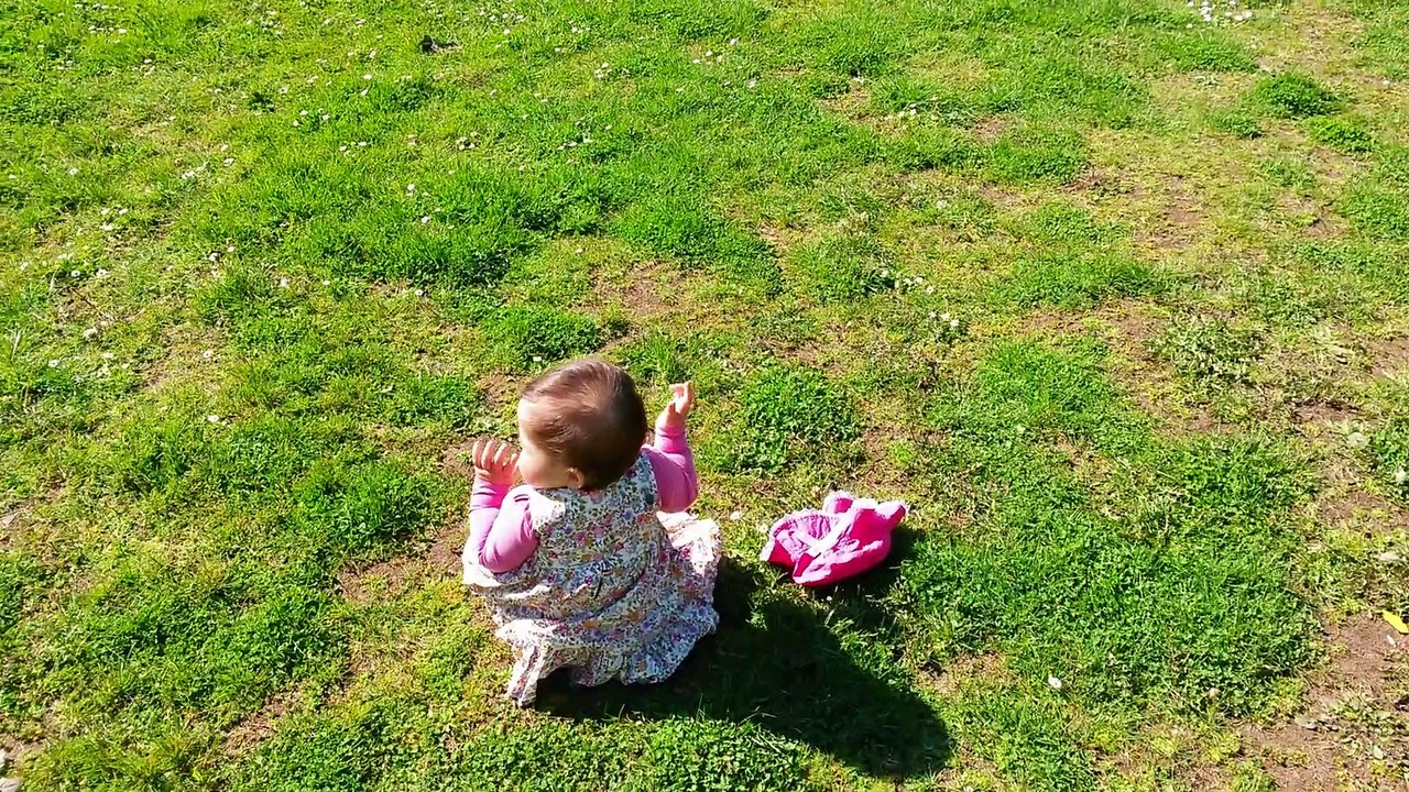 Zeynep Betül çiçekler içinde yürüyor 20150424