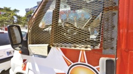 Demirtaş İyi Bak! Zırhlı Seçim Aracı