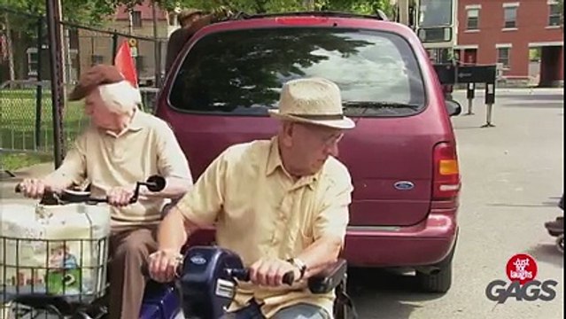 A estos abuelos es mejor no hacerlos enojar jajaja son terribles