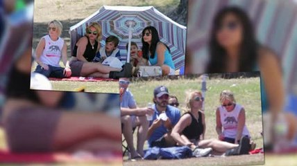 Britney Spears lleva a su familia al partido de soccer de su hijo