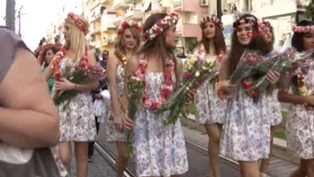 Antalya 'Yine mi Çiçek' Reklamına Çiçekçiden Tepki