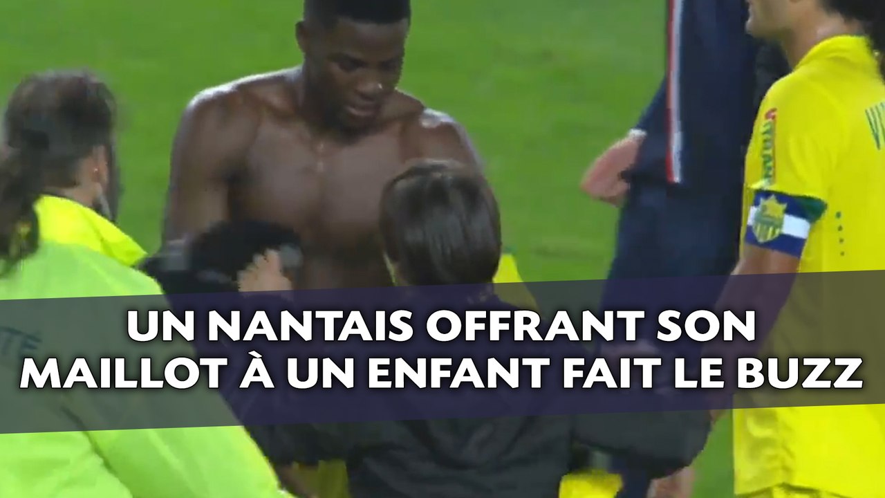 Un Nantais offrant son maillot à un enfant fait le buzz