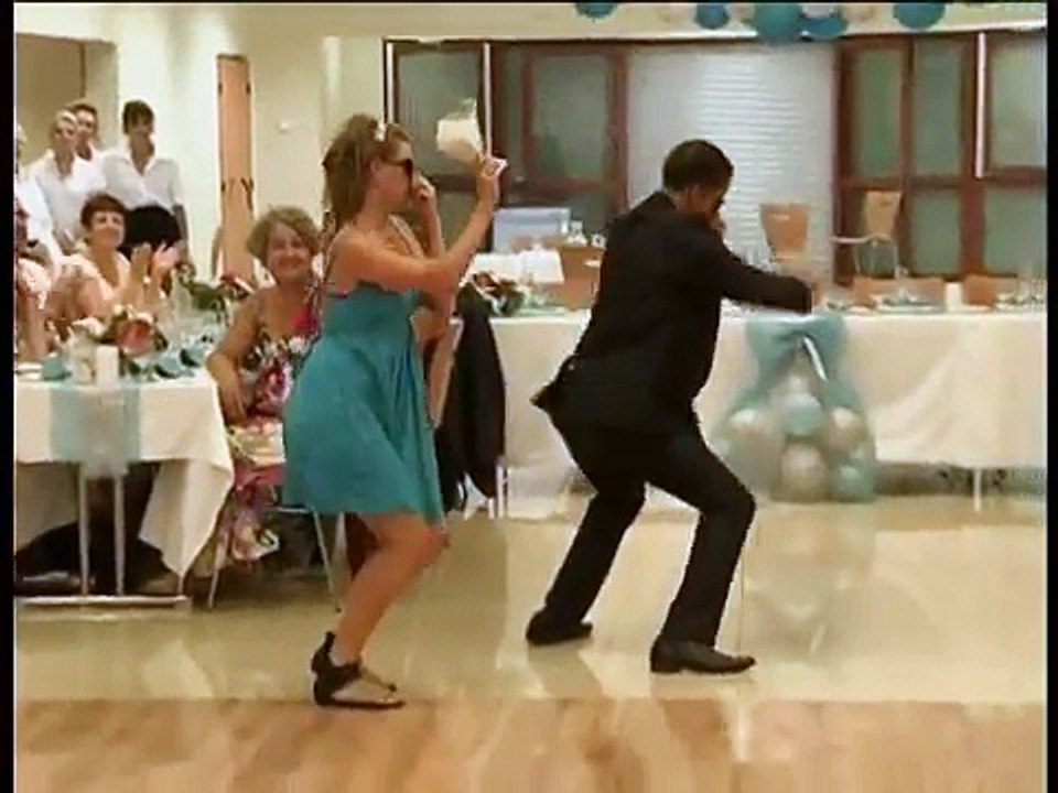 Entrée dans la salle mariage estelle et nico